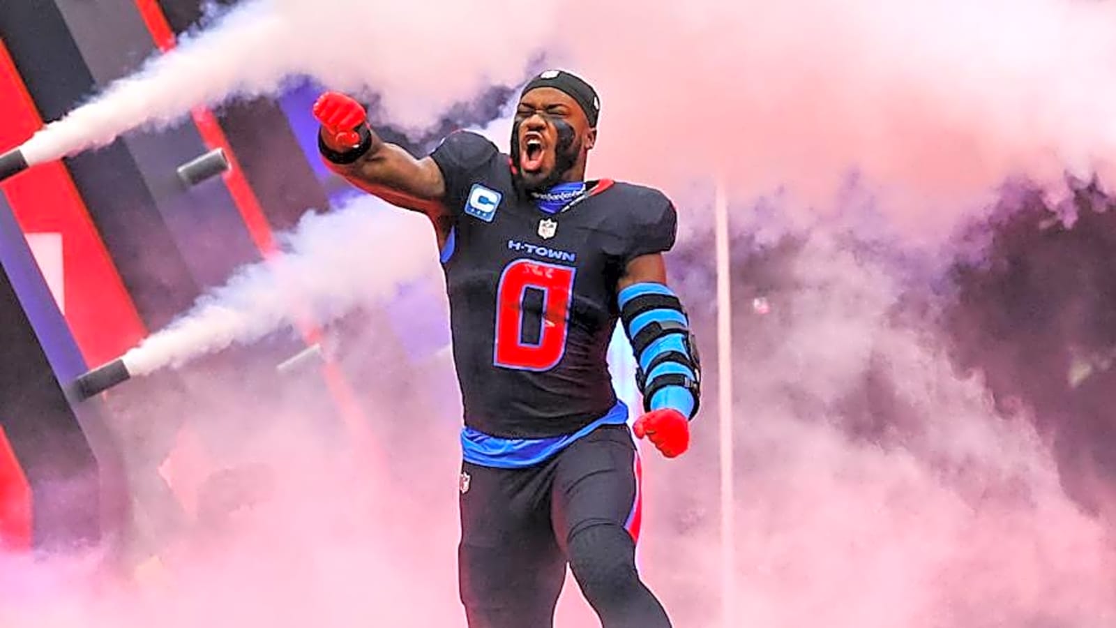 Texans Star Defender Undergoes Successful Hand Surgery