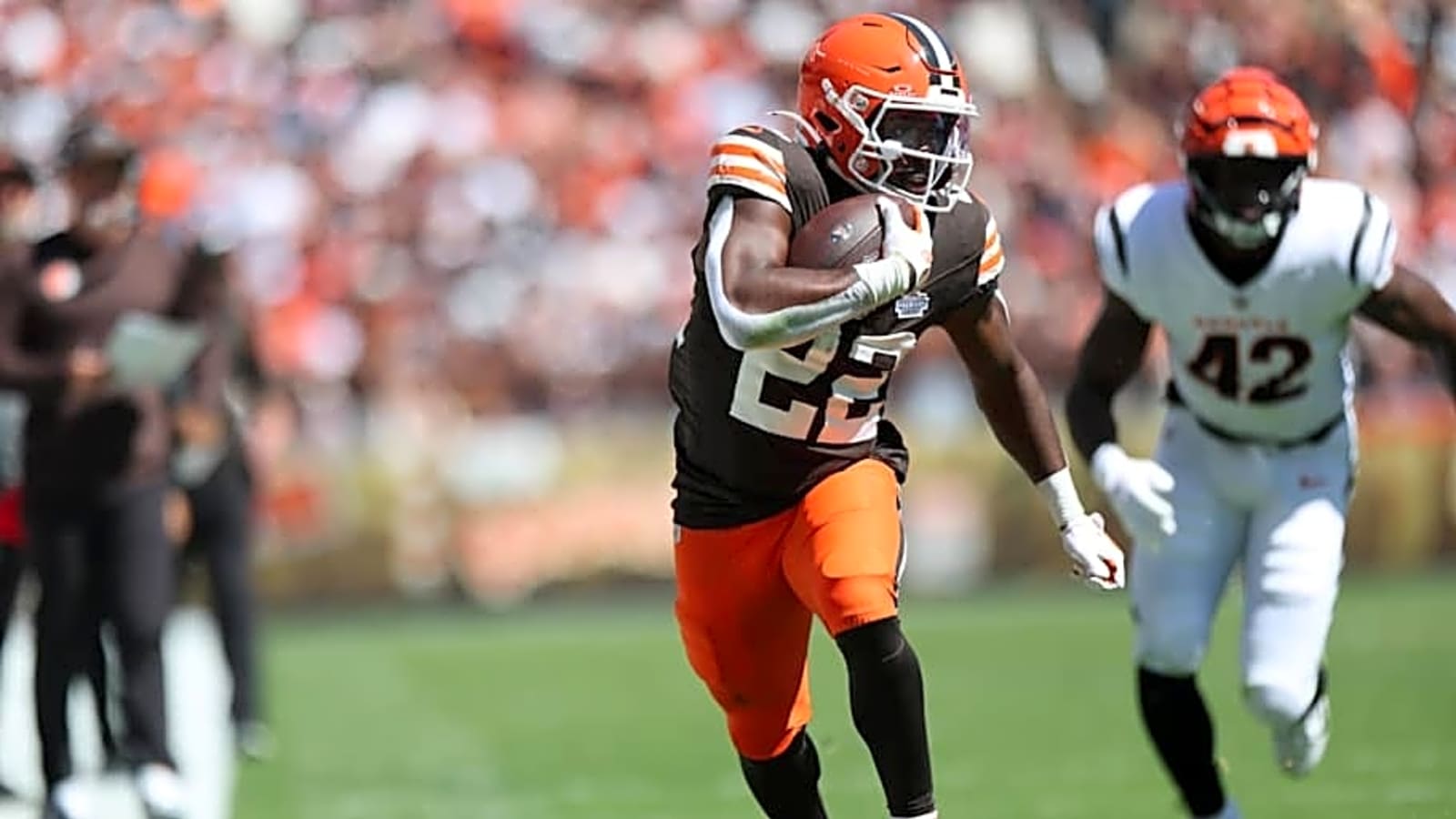 Dylan Sampson Brings Spark to Browns’ Backfield