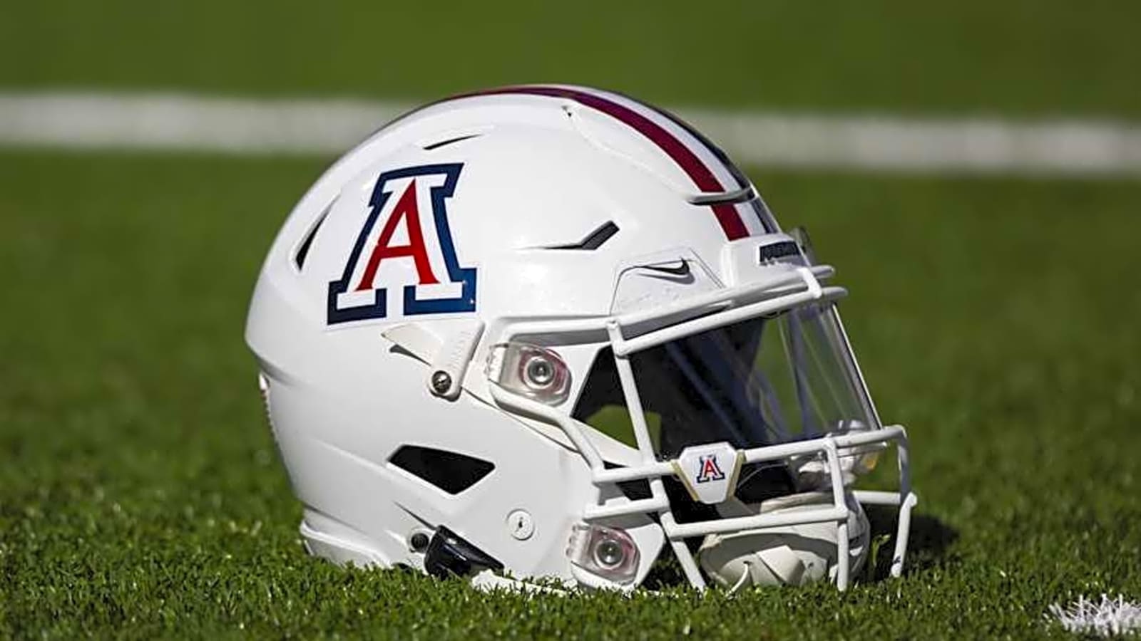 COMMITMENT: Arizona Football Lands Three-Star Edge Rusher