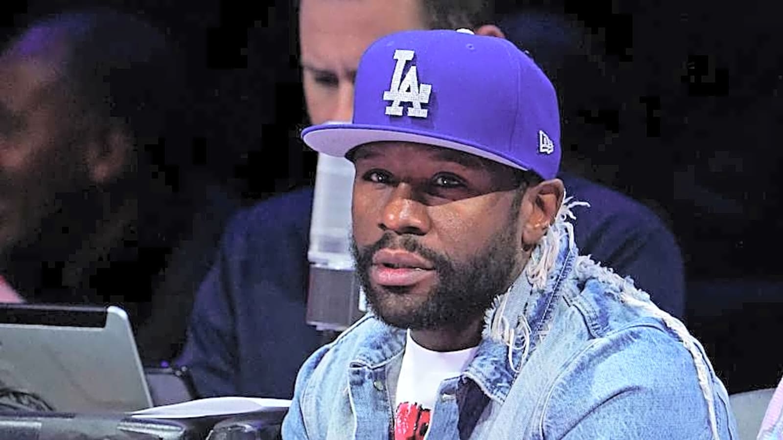 Champion Boxer Opens Up About &#39;Toxic Relationship&#39; With Floyd Mayweather Promotion