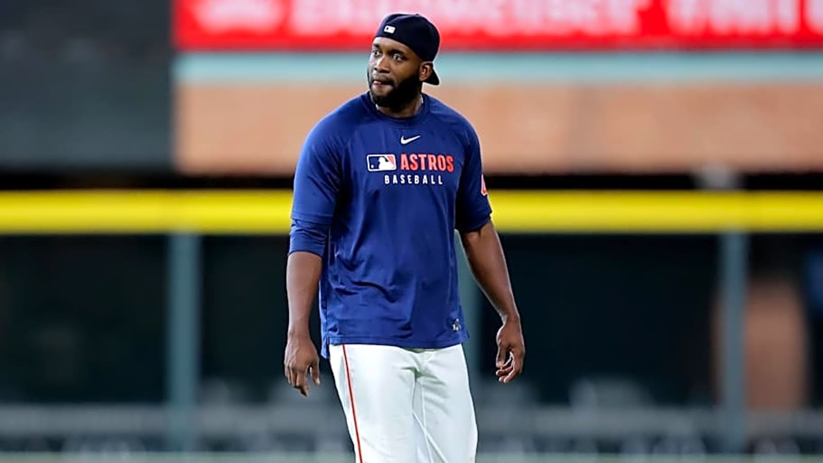 Astros Provide Encouraging Update Regarding Yordan Alvarez&#39;s Injured Hand