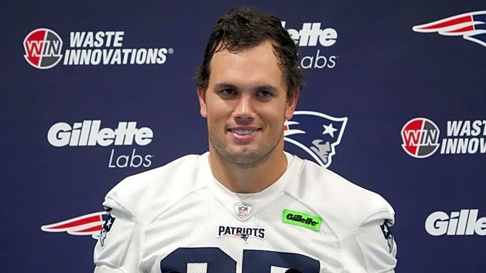 Patriots Hunter Henry Gifts Bicycles to Area Foster Children