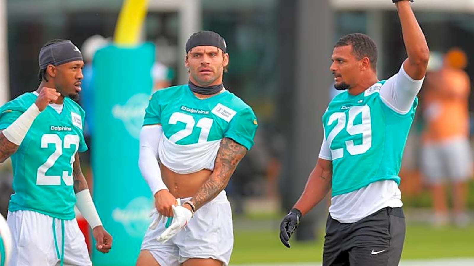Davis Leaves Practice with Ominous-Looking Injury