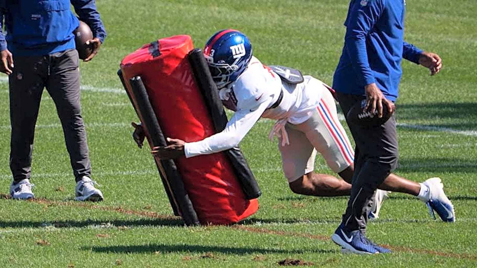 NY Giants- NY Jets Joint Practice Report: Early Struggles for Giants Offense