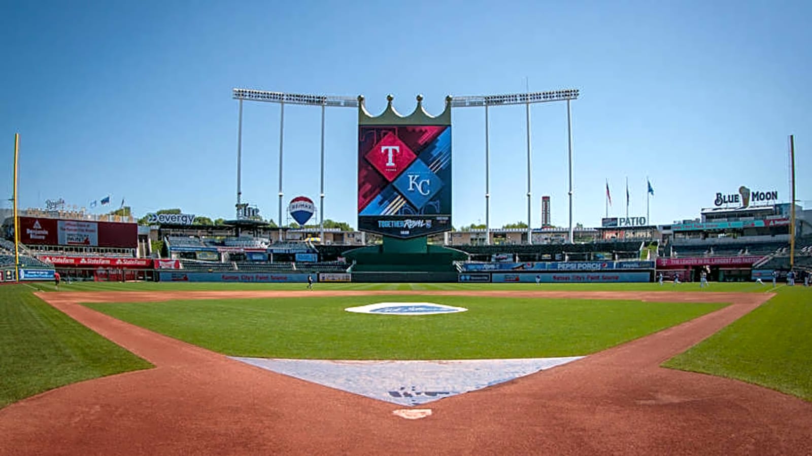 Ex-Royals 11-Year Veteran Announces Retirement From MLB