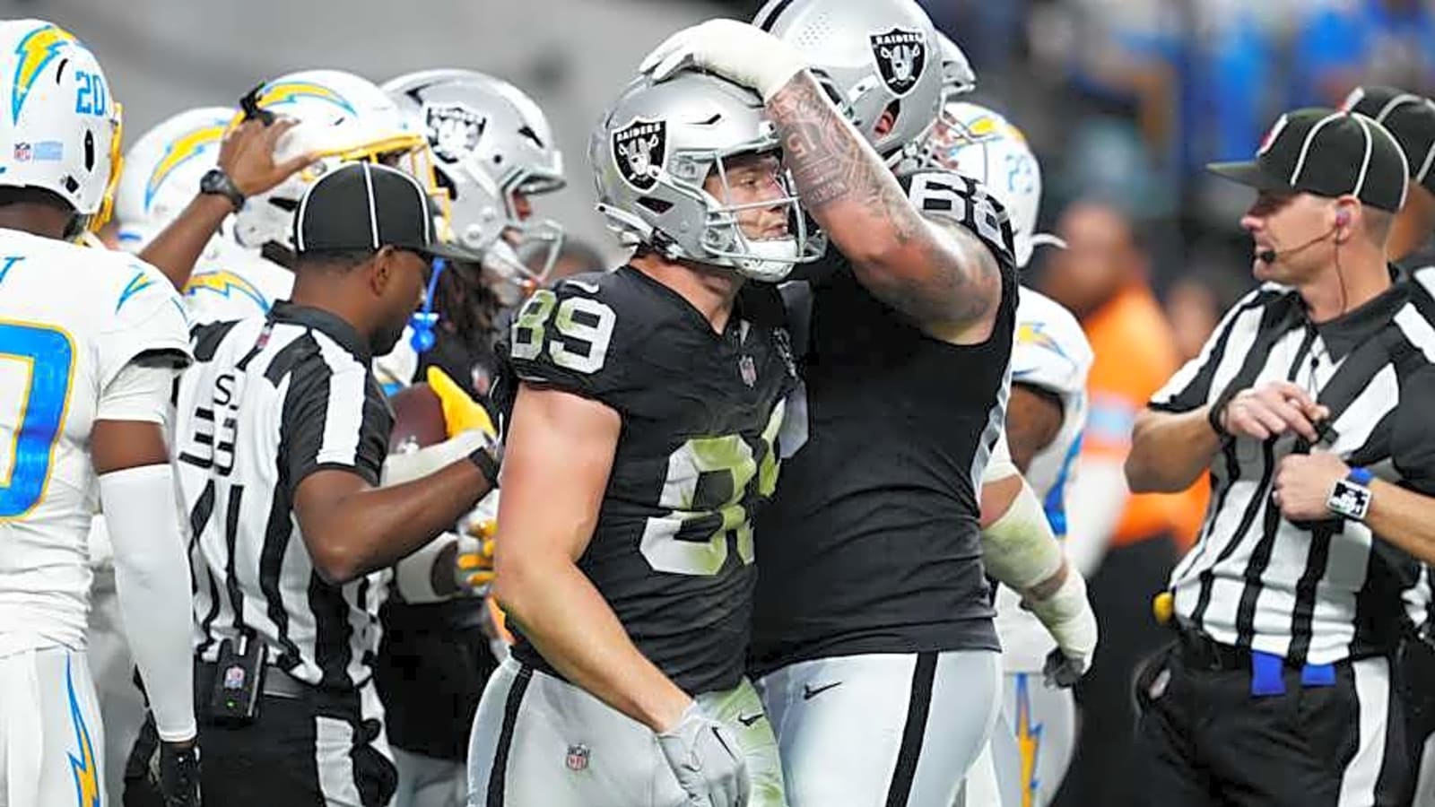 Watch: Brock Bowers Makes Incredible Preseason Catch Against the San Francisco 49ers