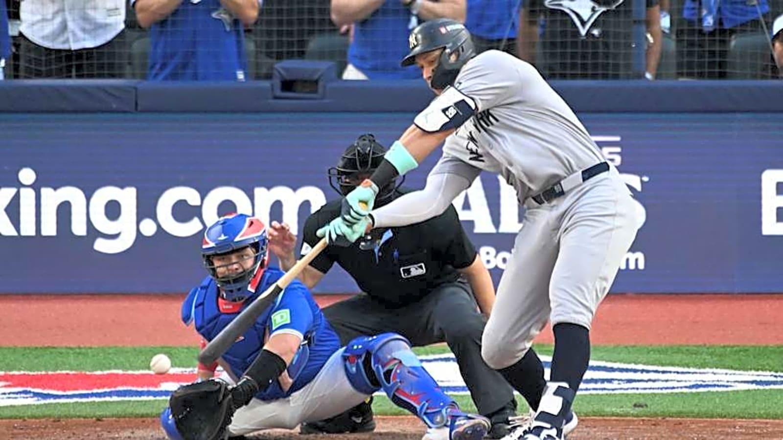 Aaron Judge Remains Postseason Problem for Yankees