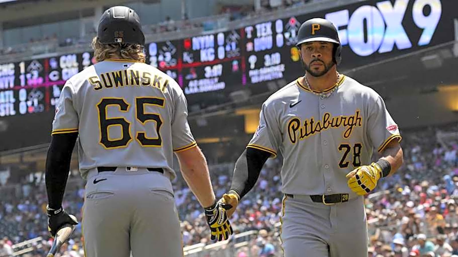 Pirates End Losing Streak in Tight Win Over Twins