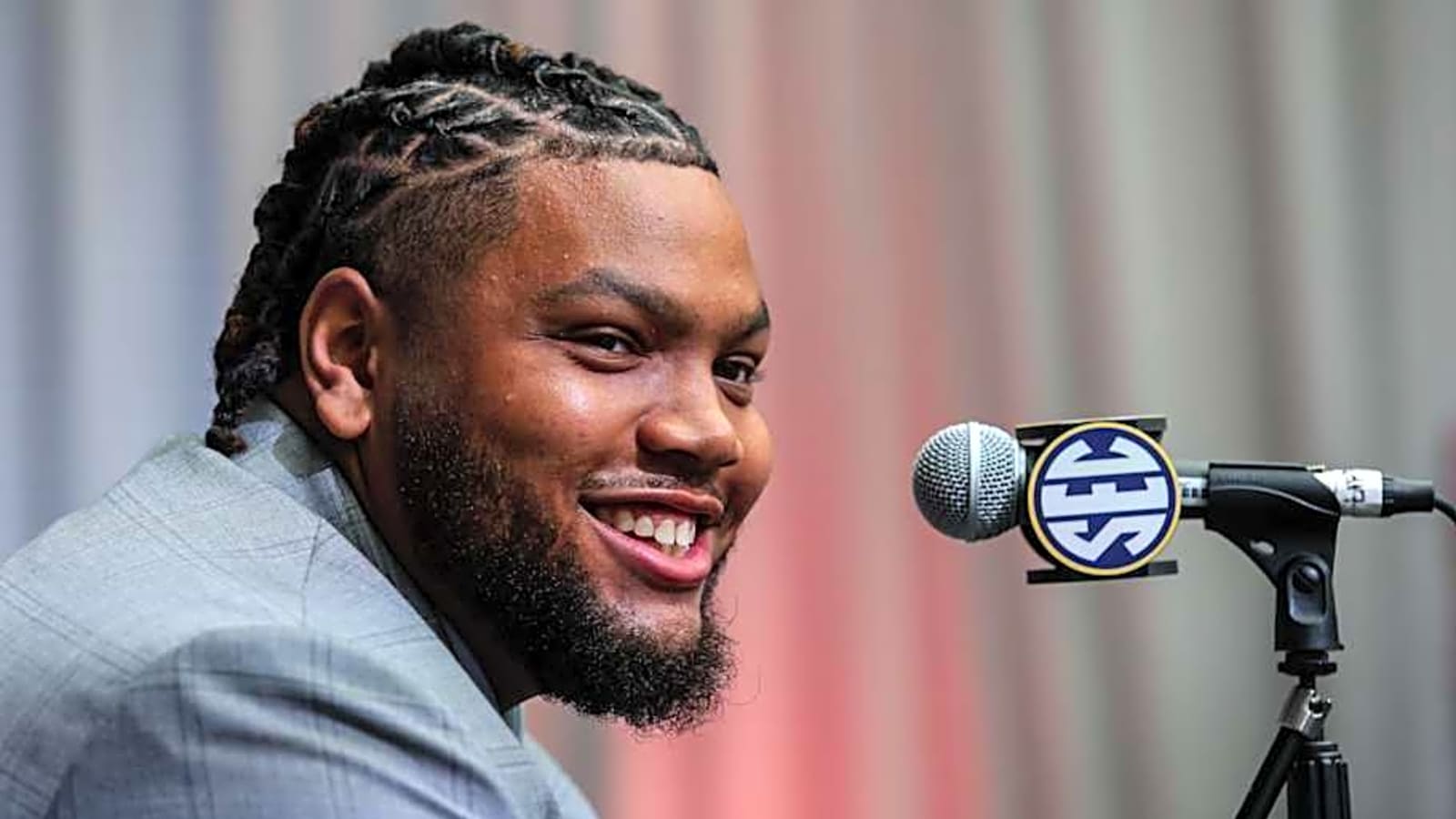 Loss of father fuels Hogs&#39; Ball for senior year, life after football