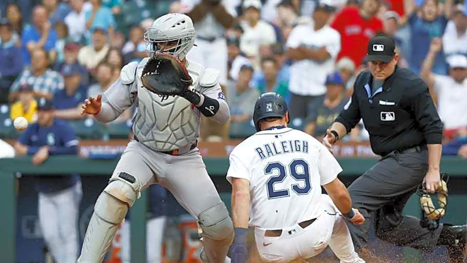 Seattle Mariners&#39; Catcher Continues to Get National Recognition, Spends Time At Barstool Chicago