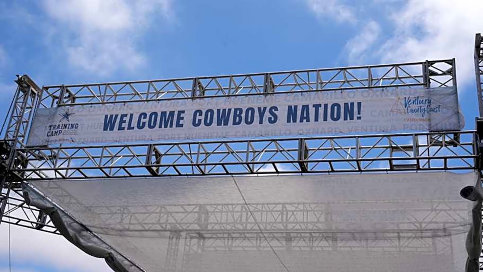 Watch Dallas Cowboys officially arrive in Oxnard for training camp