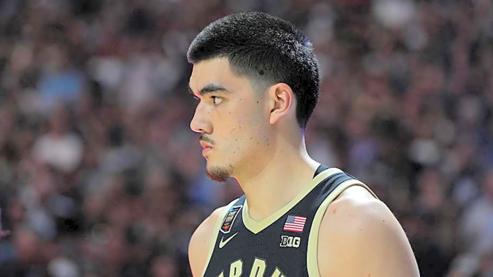 Report: Former Purdue Star Zach Edey Charged with Reckless Driving