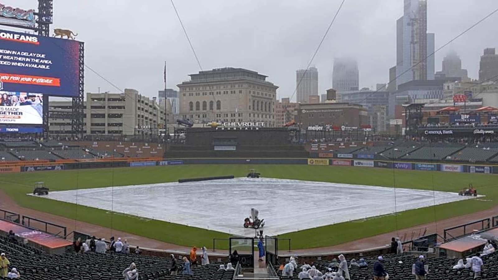 Pirates vs. Tigers paused in ninth inning for rain delay