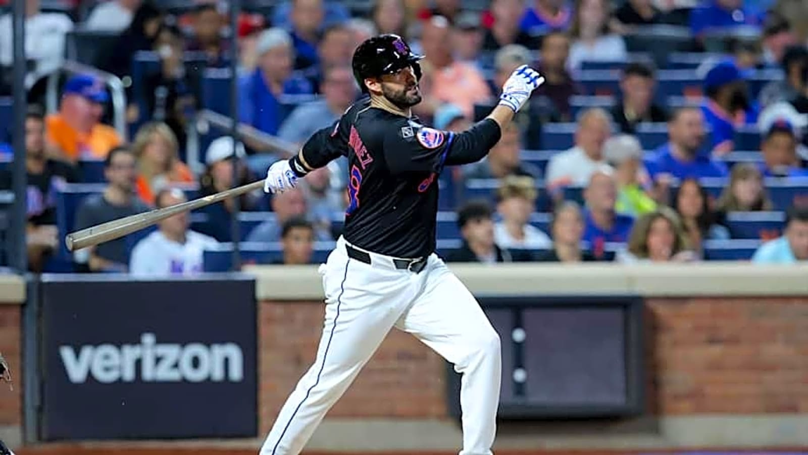 Former Boston Red Sox World Series Hero Reportedly Has Offer From AL Contender
