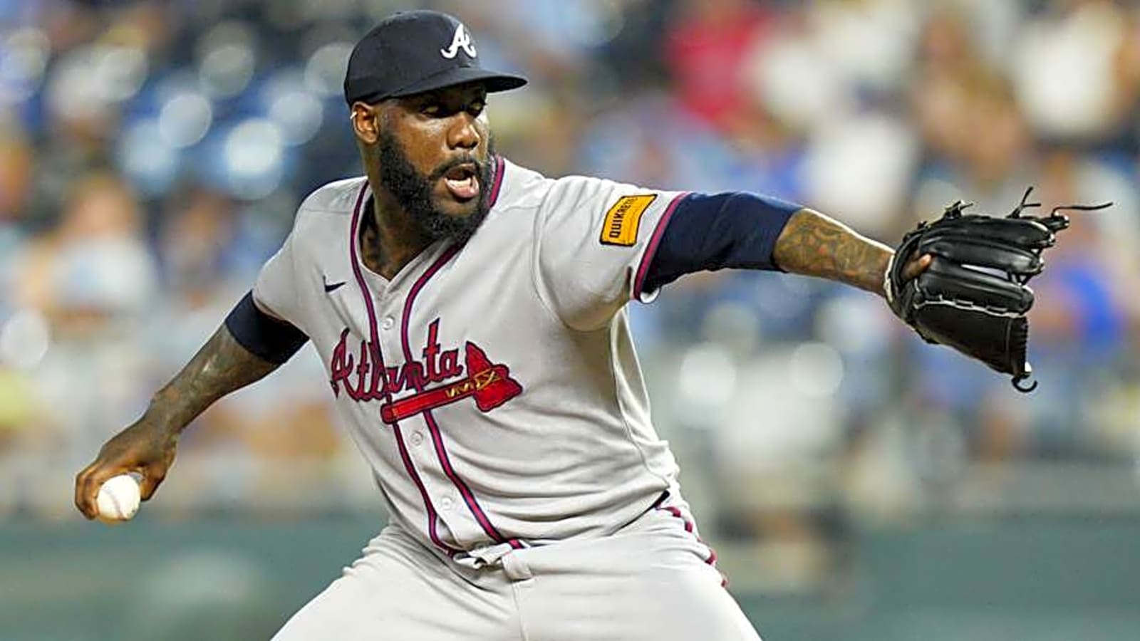 Astros Sign Veteran Reliever Enyel De Los Santos to Major League Contract