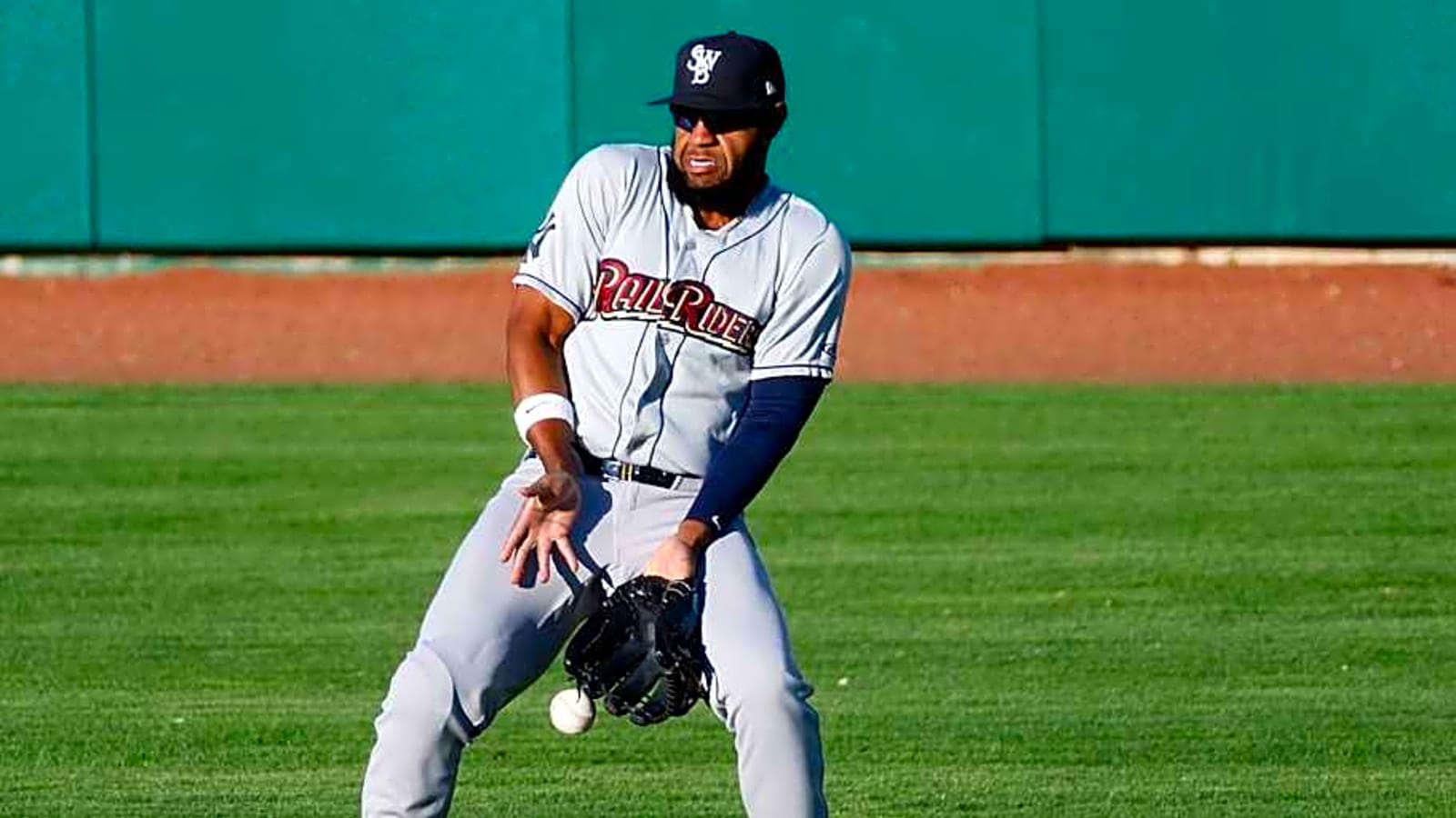Yankees Veteran Outfielder Elects Free Agency