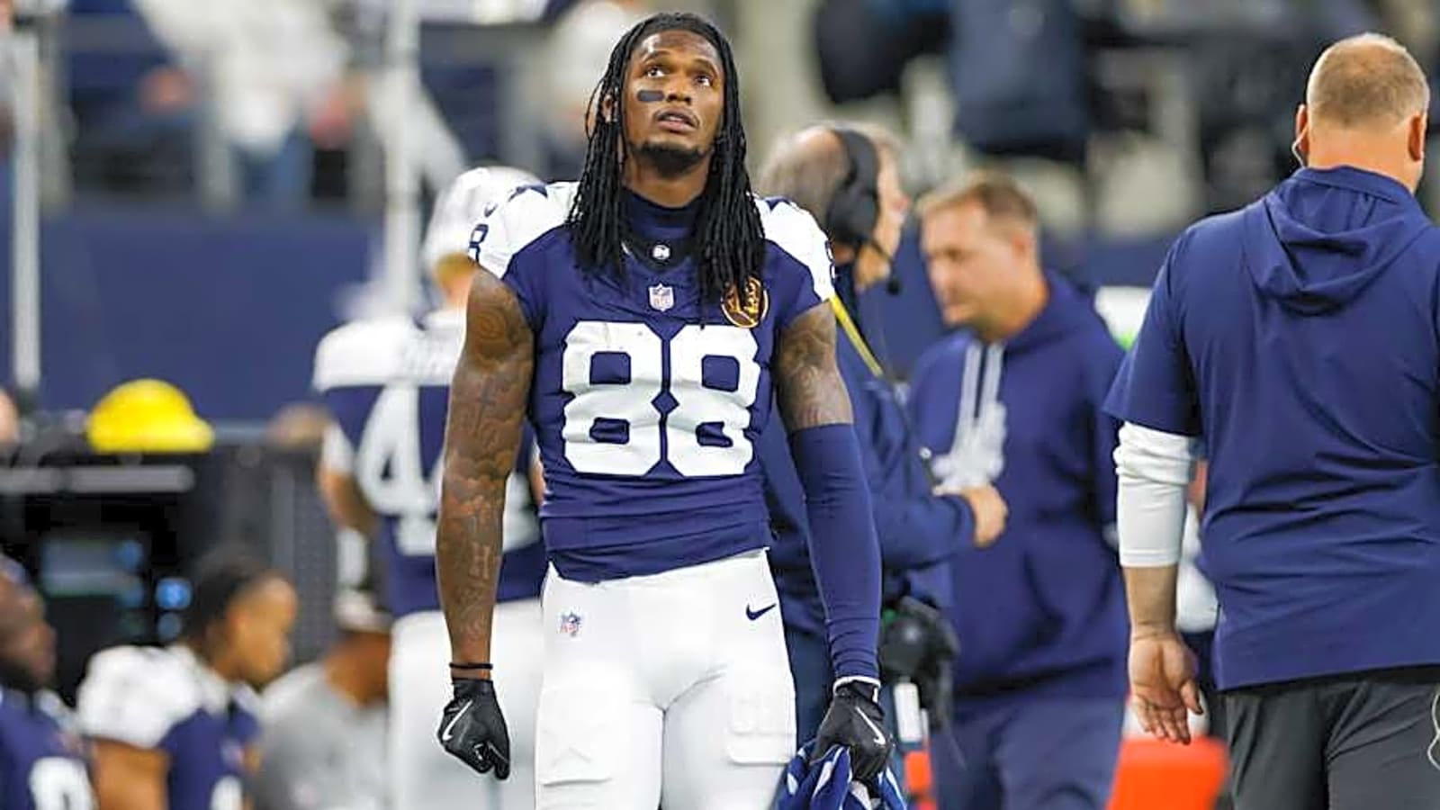 Watch Cowboys &#39; WR CeeDee Lamb casually show off insane basketball skills