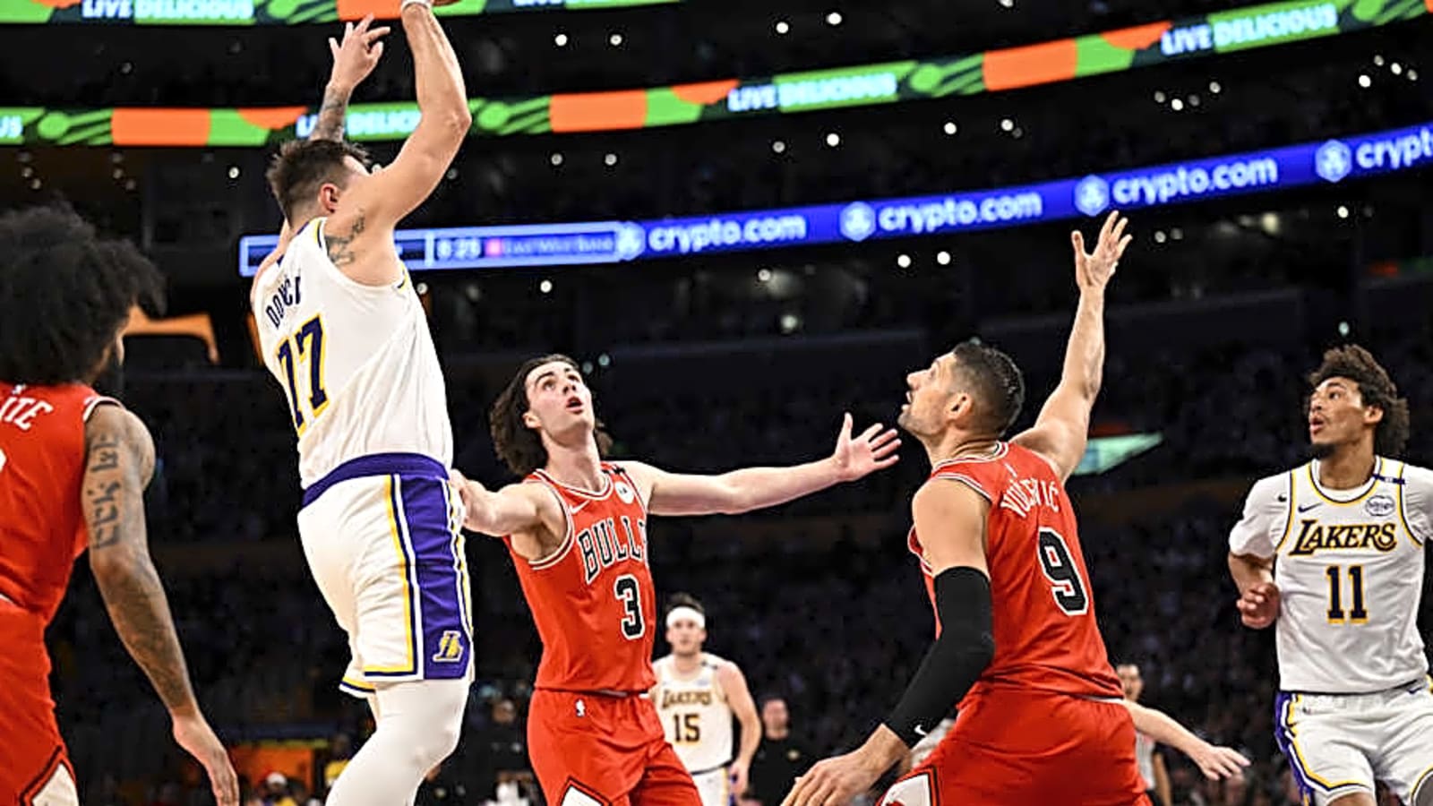 Los Angeles Lakers Reportedly Interested in Bulls Guard