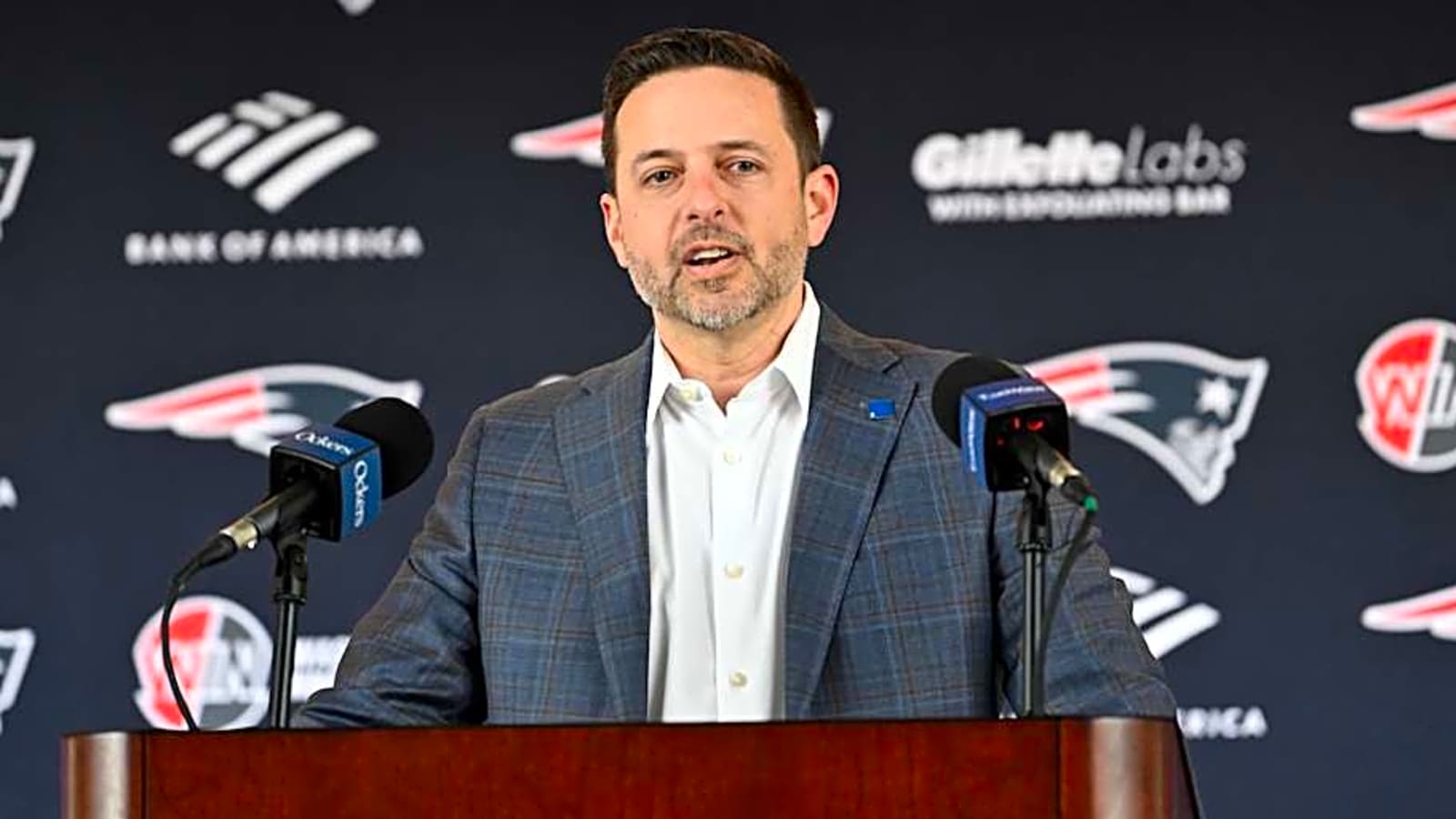 Patriots Blasted for &#39;Foolish&#39; Contract Decision
