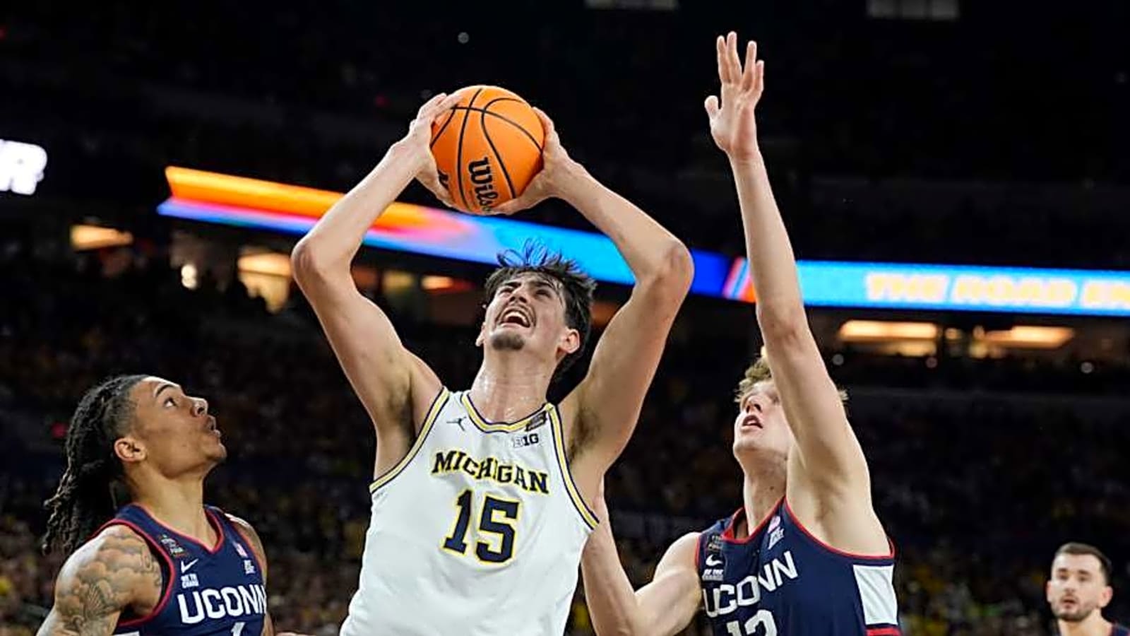 Michigan basketball eyeing Big Ten center in the transfer portal