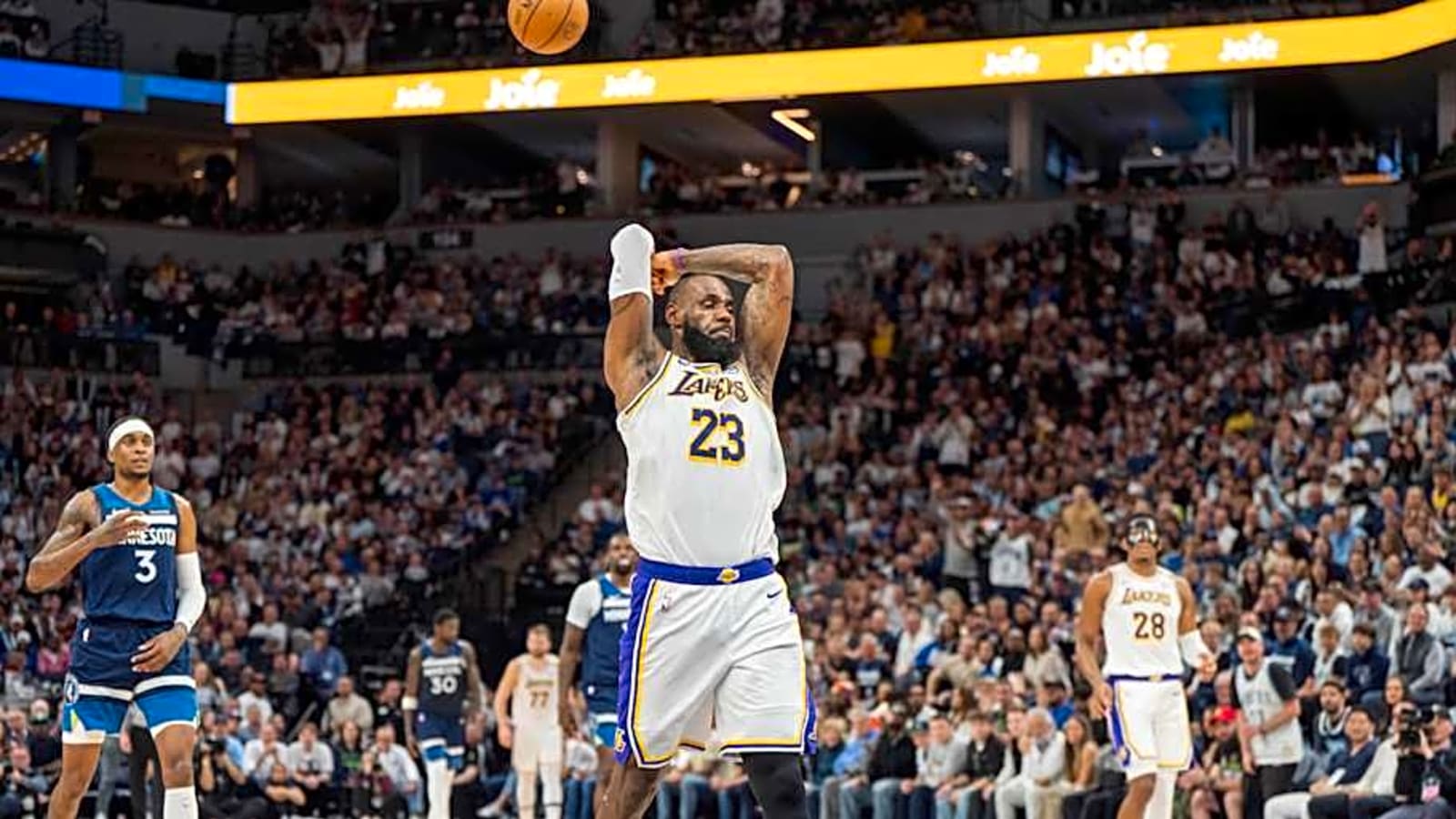 Report: Lakers Looking to Move on from LeBron James