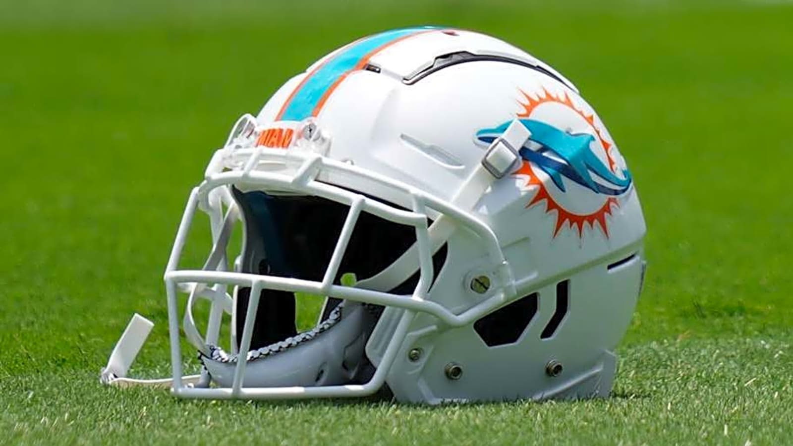 Cleveland Browns Connected to Pro Bowl Trade With Miami Dolphins