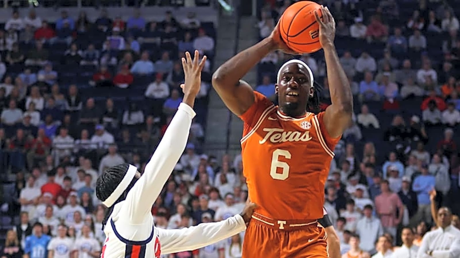 Lakers Sign Former Texas Longhorns Forward After 2025 NBA Draft