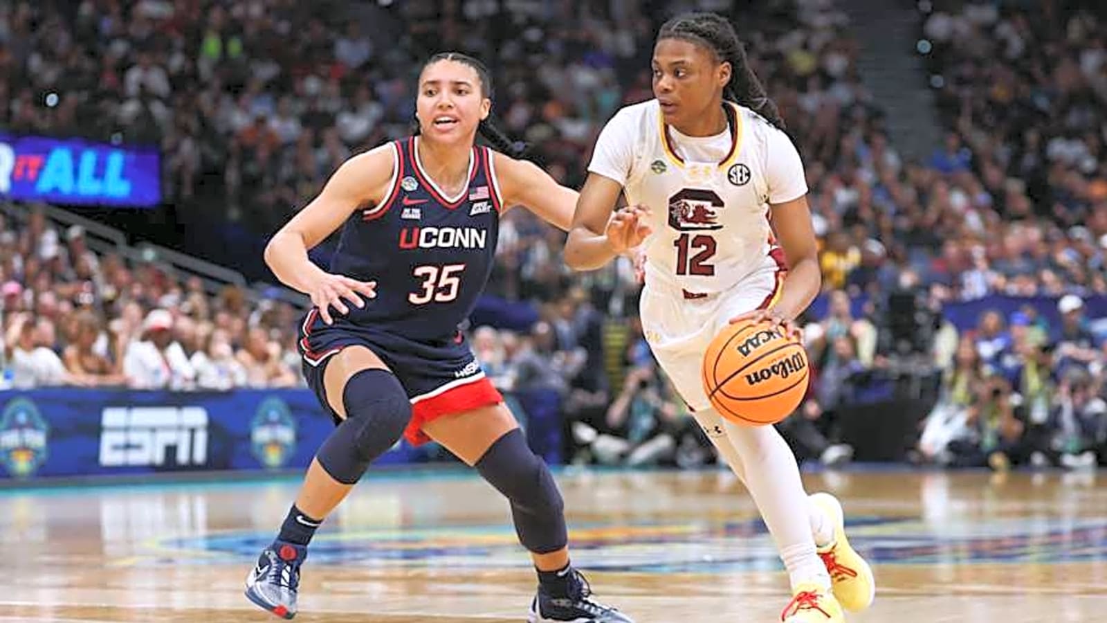 Kim Mulkey, LSU Women&#39;s Basketball Reportedly a &#39;Frontrunner&#39; for South Carolina Star