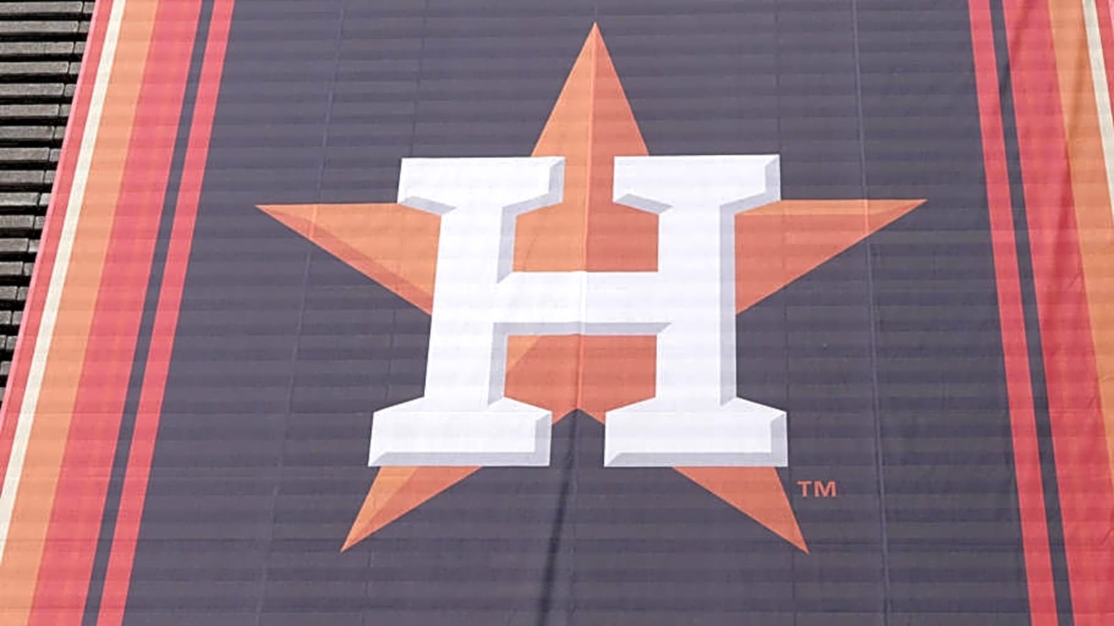 Astros Miss Out on Outfield Target Following Orioles Blockbuster With Mets