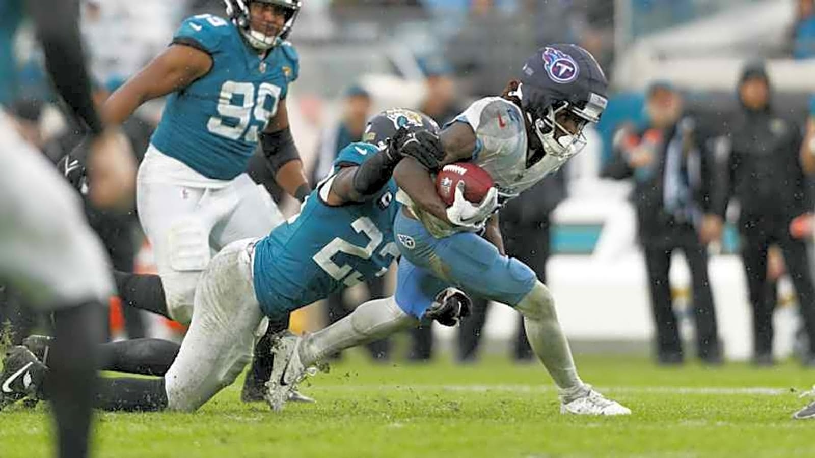 Jaguars&#39; Oluokun Drops Out of Front Office Poll
