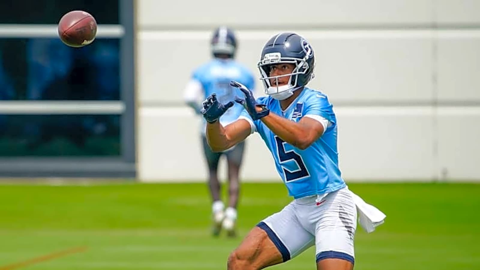 Tennessee Titans WR Elic Ayomanor Receiving Early Praise With Strong Minicamp