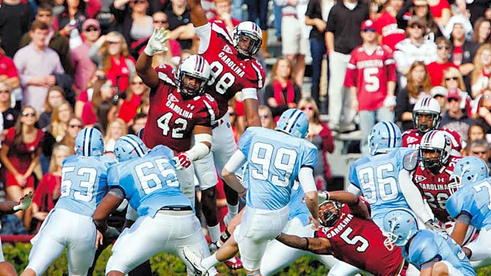 South Carolina&#39;s Travian Robertson Is 'Okay' Following Car Accident