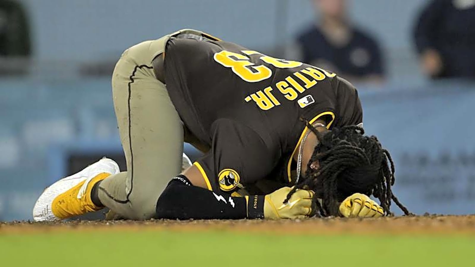Padres&#39; Fernando Tatis Provides Concerning Injury Update After HBP vs Dodgers