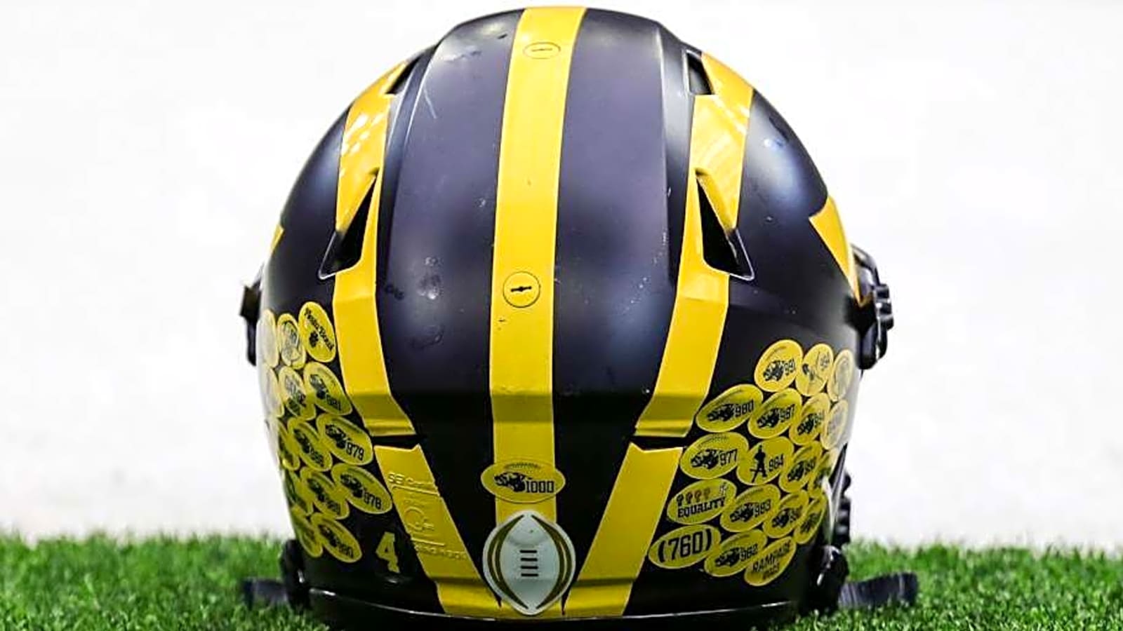 Former Michigan football DL chooses new school after entering transfer portal