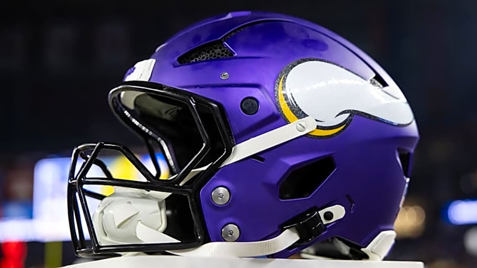 Buccaneers urged to sign former Vikings offensive lineman