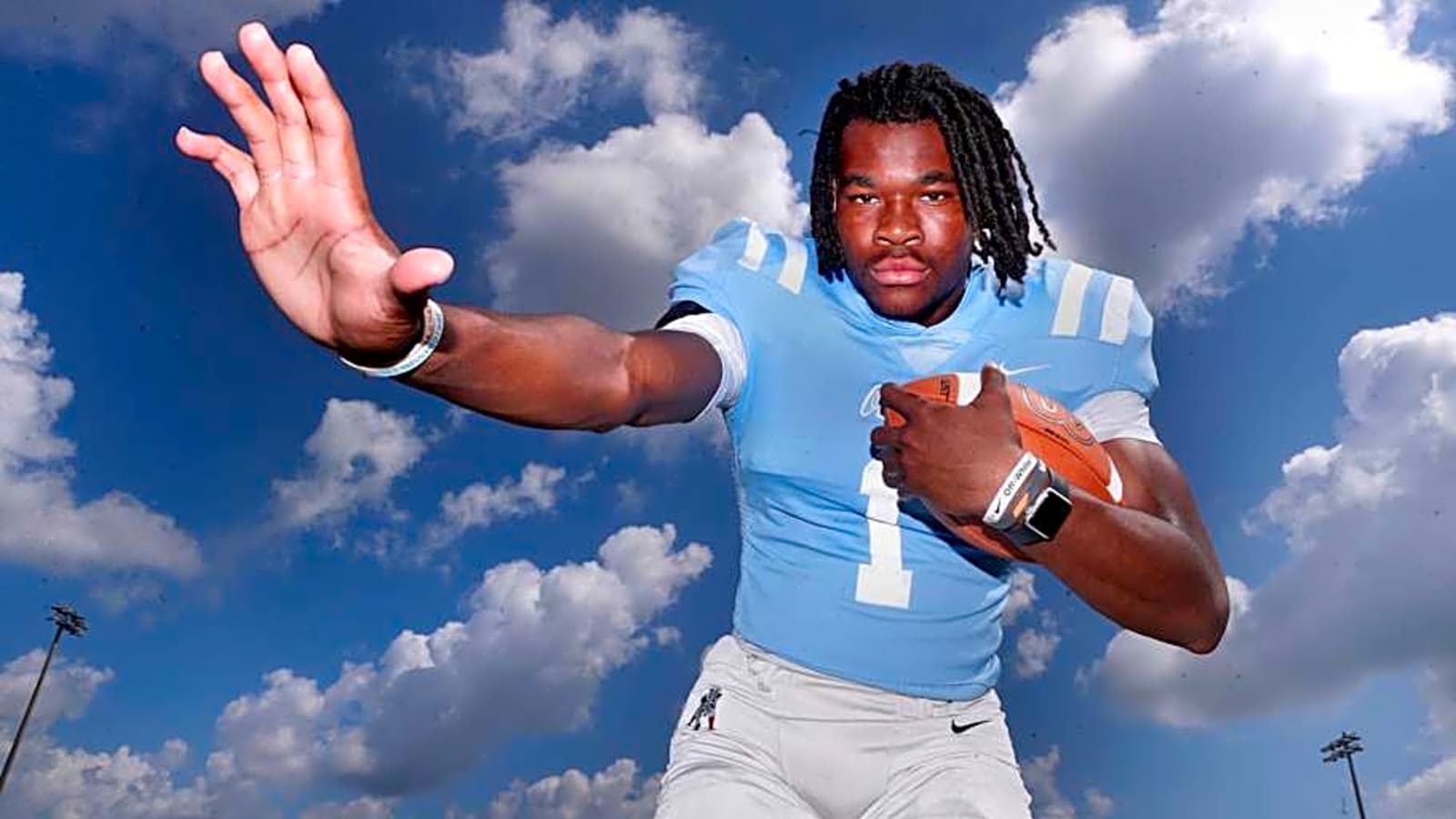 Tennessee Football Target Commits to Ole Miss Rebels