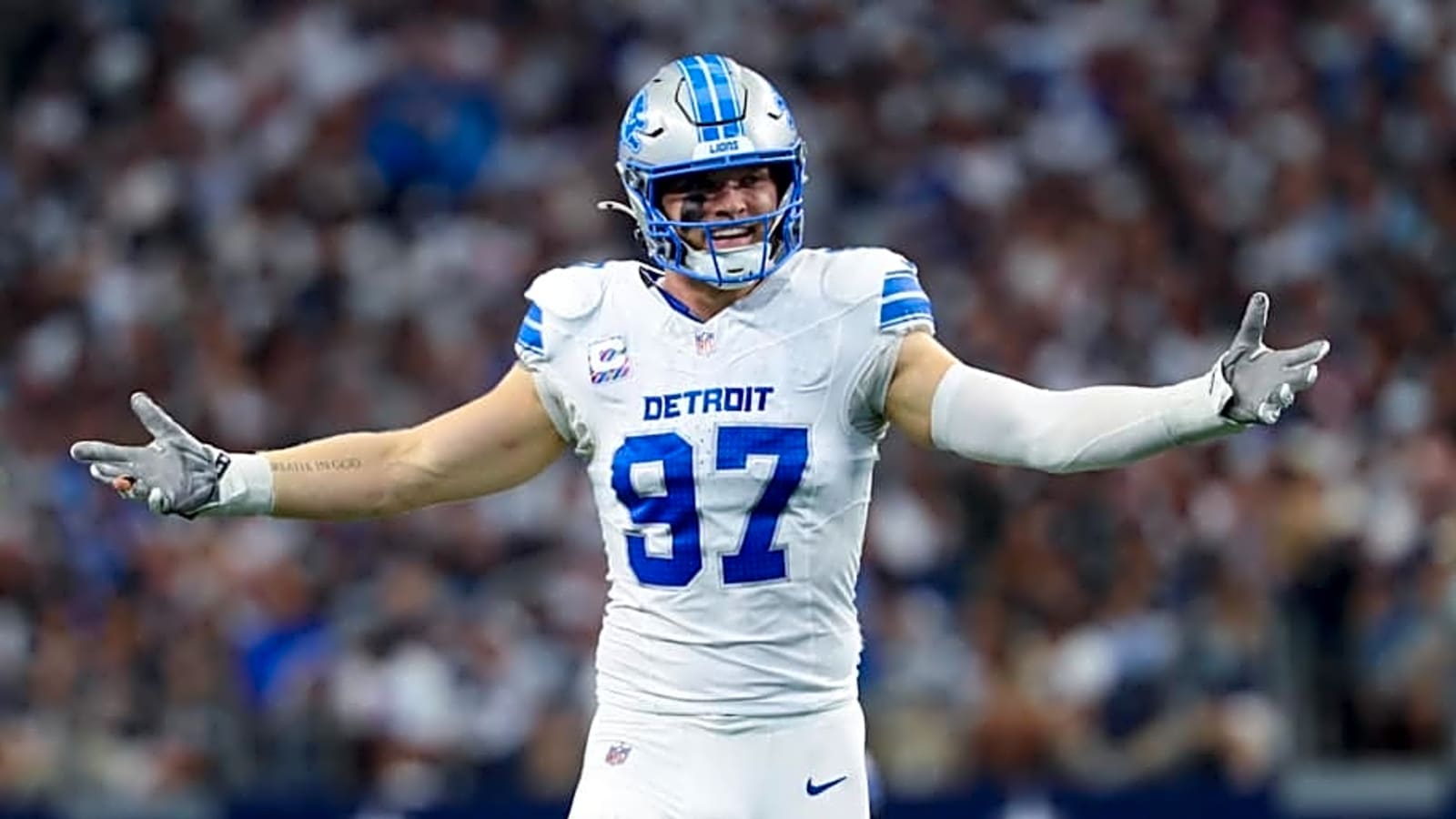 Detroit&#39;s Aidan Hutchinson looks explosive in latest video