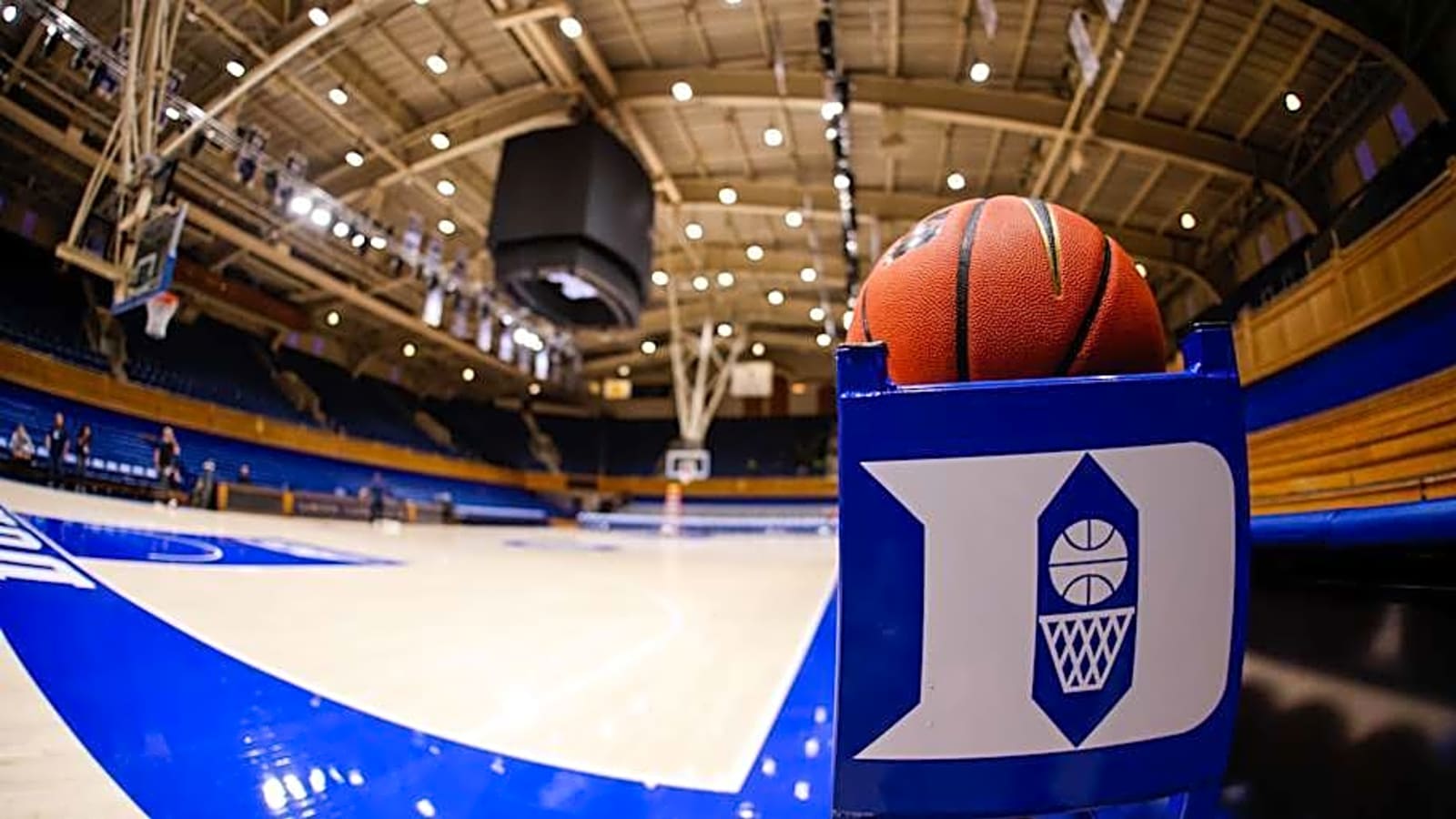 Former Duke Basketball Center Commits to Roadrunners