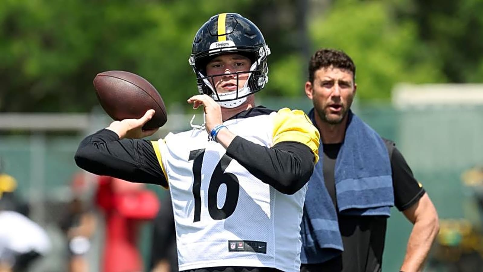 Pat Freiermuth Explains How Steelers Rookie QB Has Grown