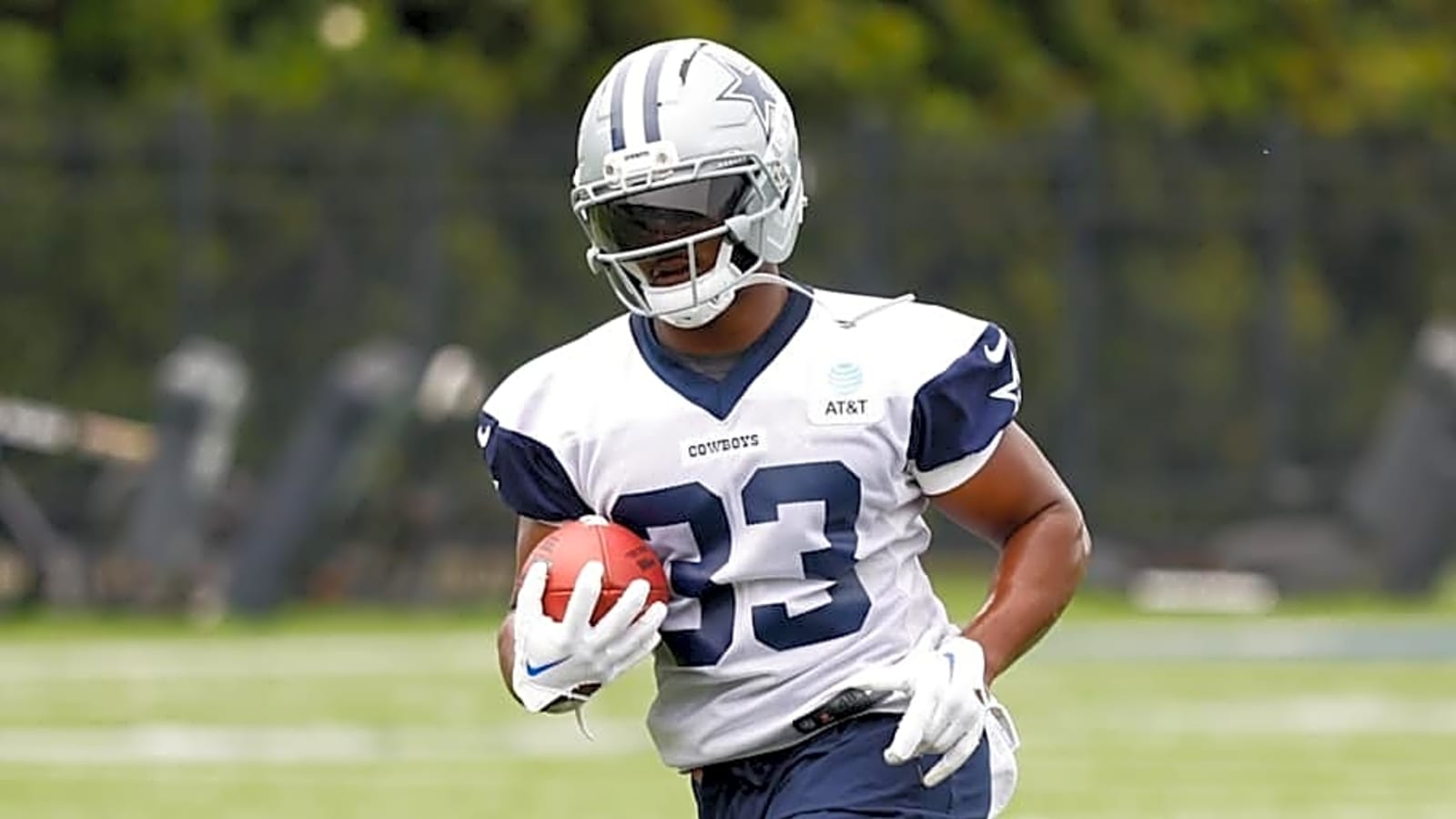 Dallas Cowboys starting RB competition has favorite emerging?