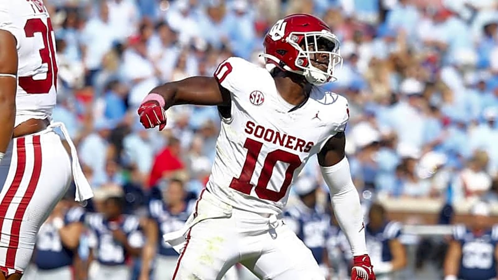Oklahoma Linebacker Kip Lewis Keeping &#39;Head Down&#39; After Big 2024 Season