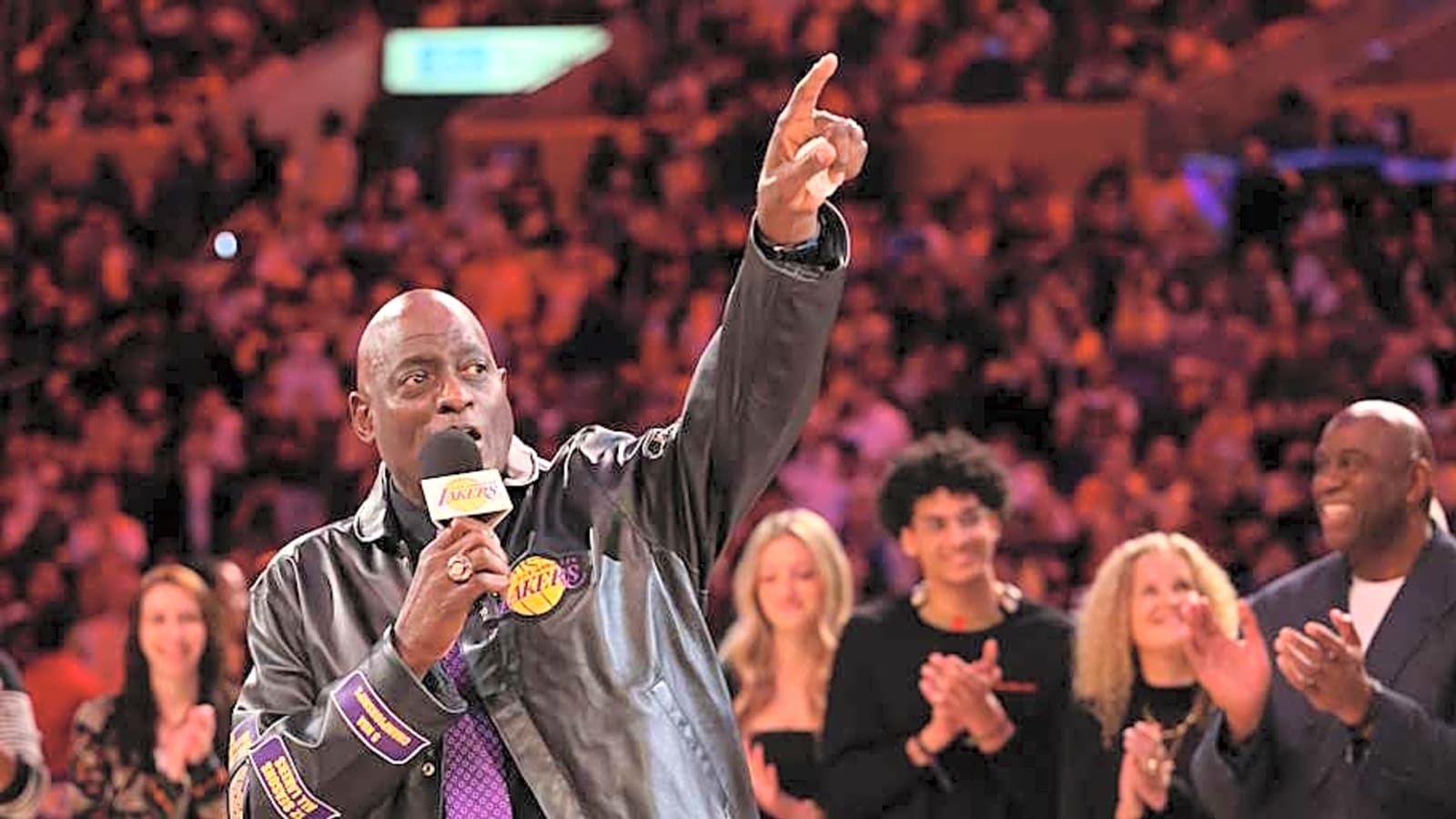 Former Lakers Legend Believes LA Doesn&#39;t Need a Center