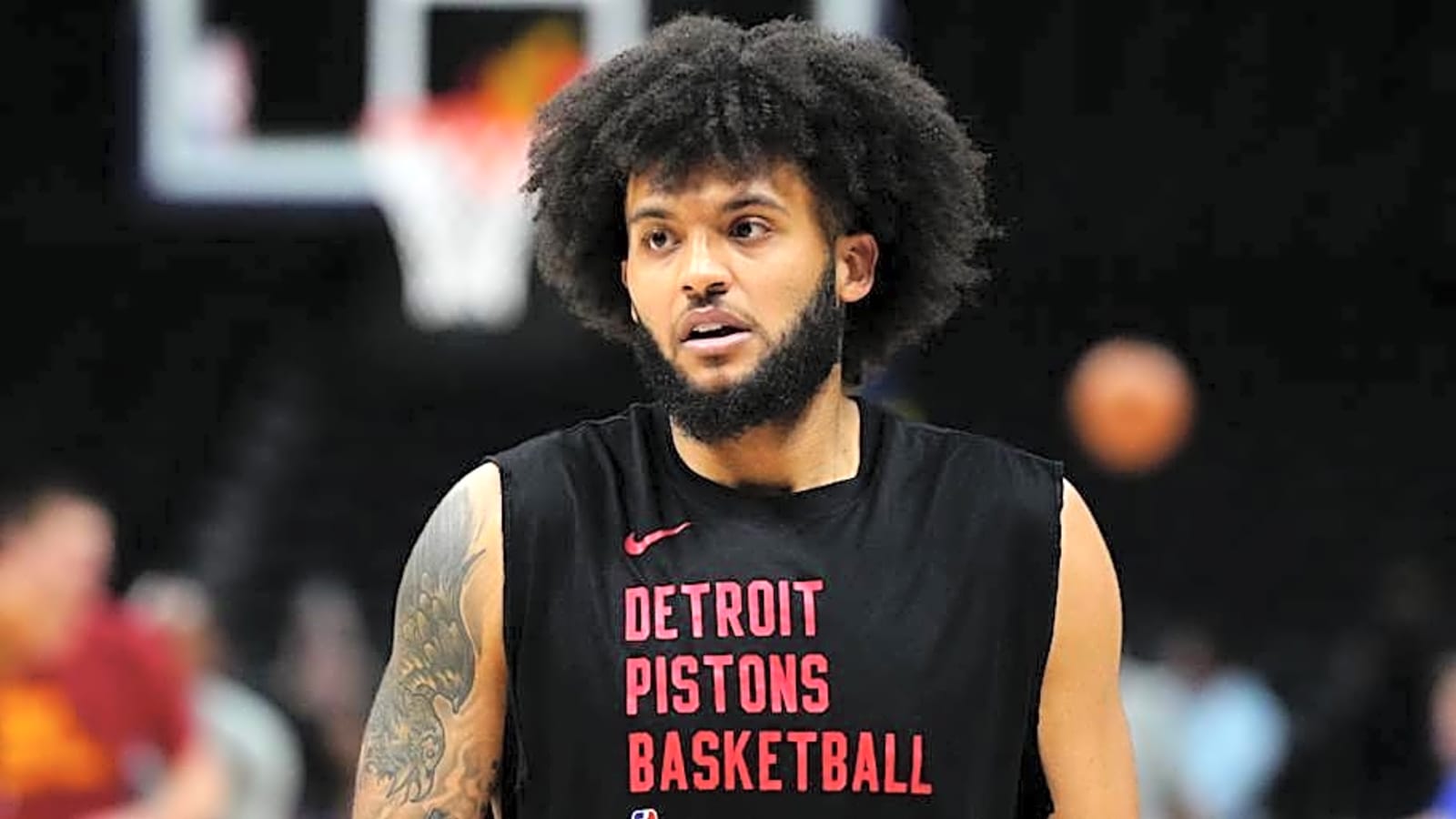 Suns Sign Two-Way Forward