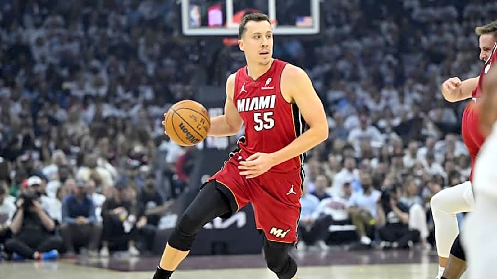 Veteran Sharpshooter Eager to Play Alongside Pistons Big Men