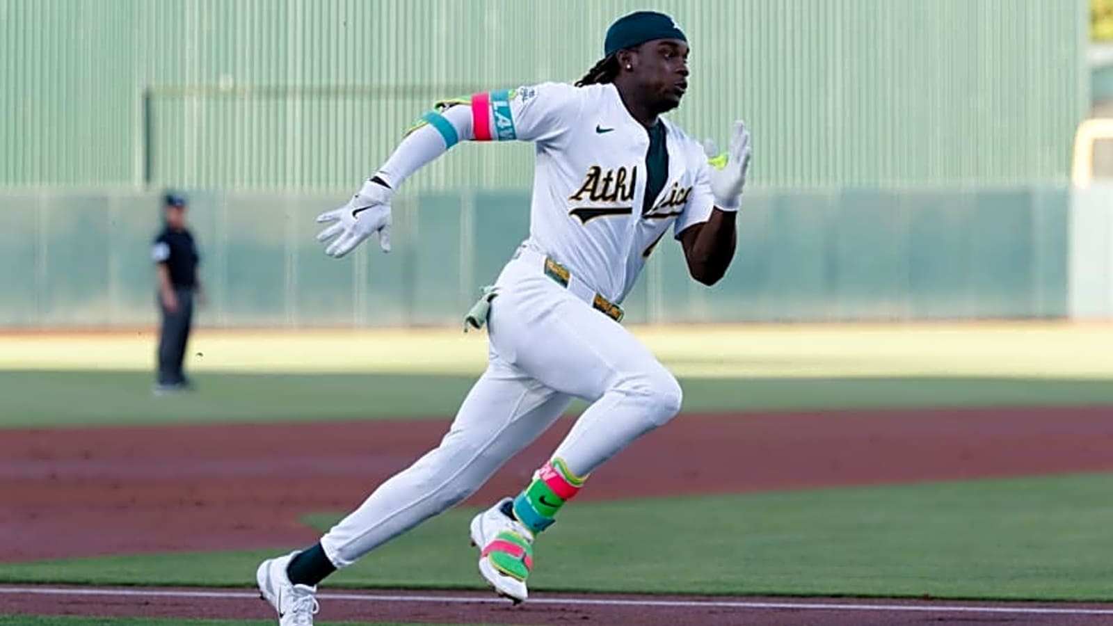 A&#39;s Offense Smothers Atlanta Braves in Opener