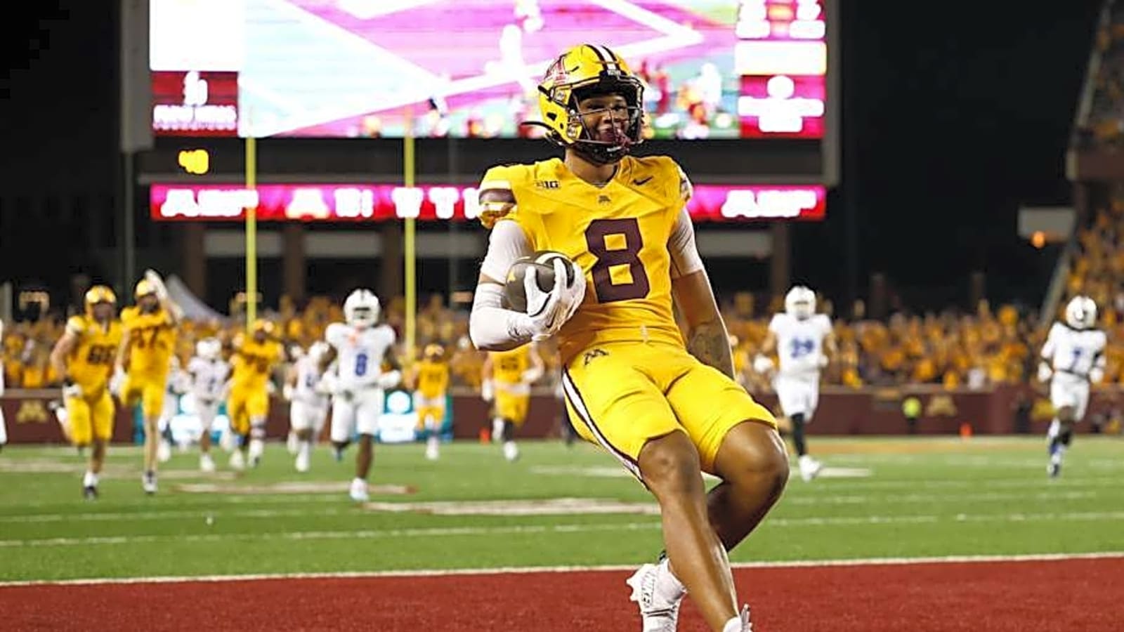 Feshman wide receiver Jalen Smith has 're-signed' with Gophers