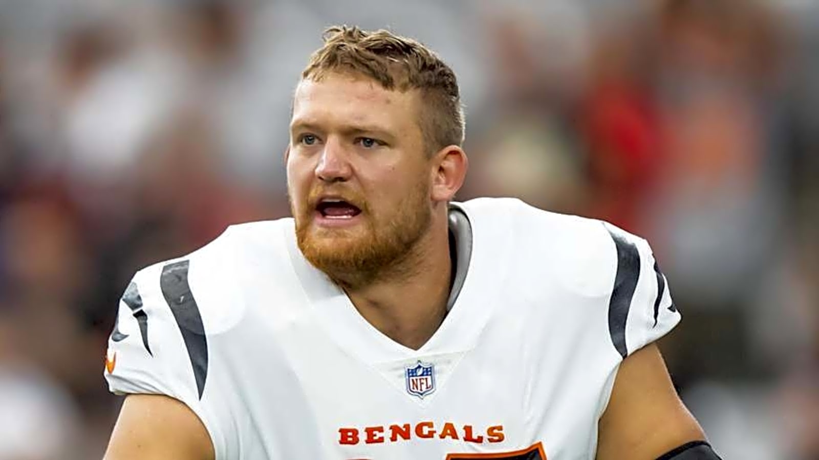 Titans Sign Joe Burrow’s Former Guard