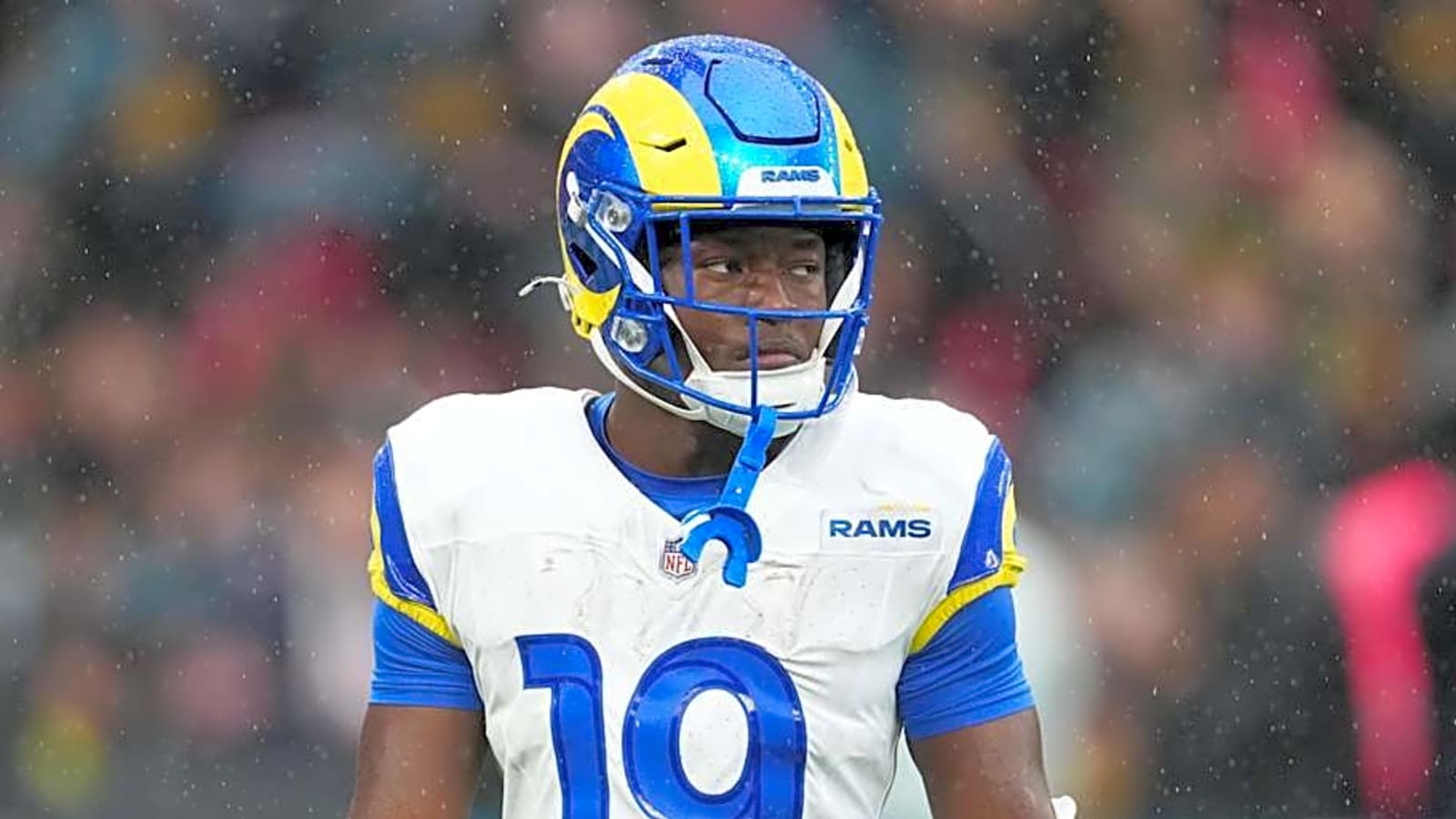 Which Rams Veteran Took Xavier Smith Under Their Wing?