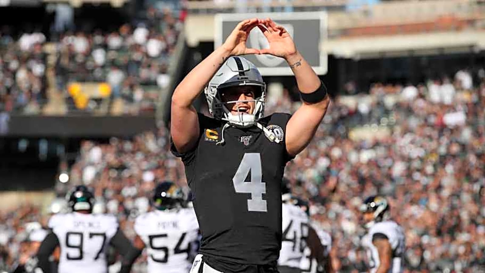 Derek Carr Heaps Praise On Oakland Coliseum