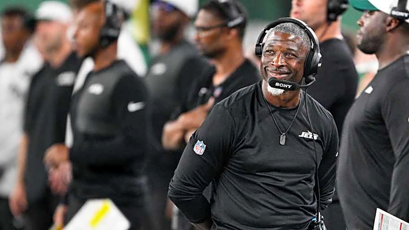 Aaron Glenn Reacts To Unexpected Jets-Vikings Trade